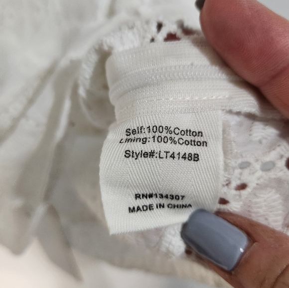 Adorable White Lace Cropped Top, Size Med, NWT - Picture 4 of 8